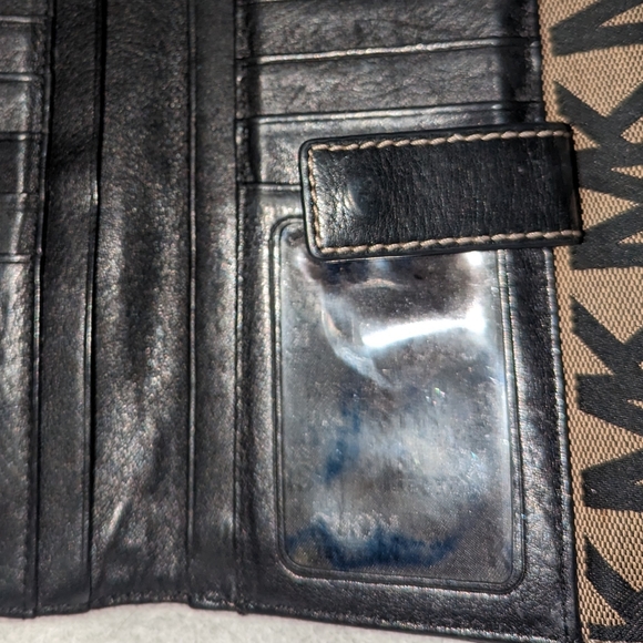 Michael Kors Black carryall beige signature wallet - Picture 9 of 9